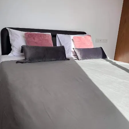 Beachside In Kato Lighthouse 81 بافوس
