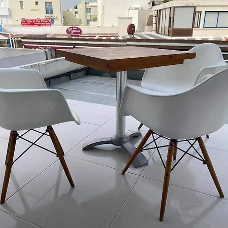 Beachside In Kato Lighthouse 81 아파트 파포스