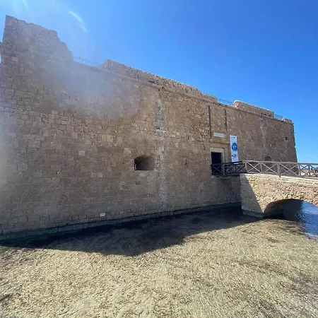 Beachside In Kato Lighthouse 81 * 파포스