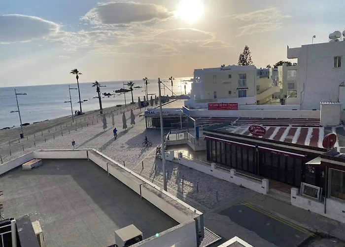 Beachside In Kato Lighthouse 81 Appartement