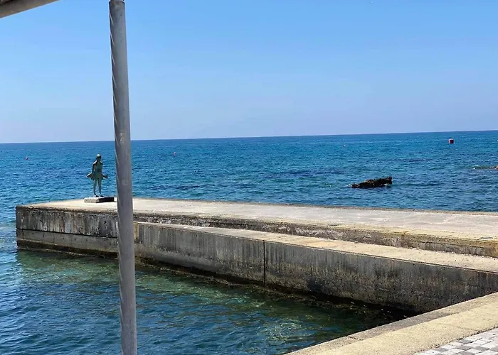 Beachside In Kato Lighthouse 81 * Paphos