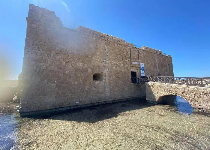 Beachside In Kato Lighthouse 81 * Paphos